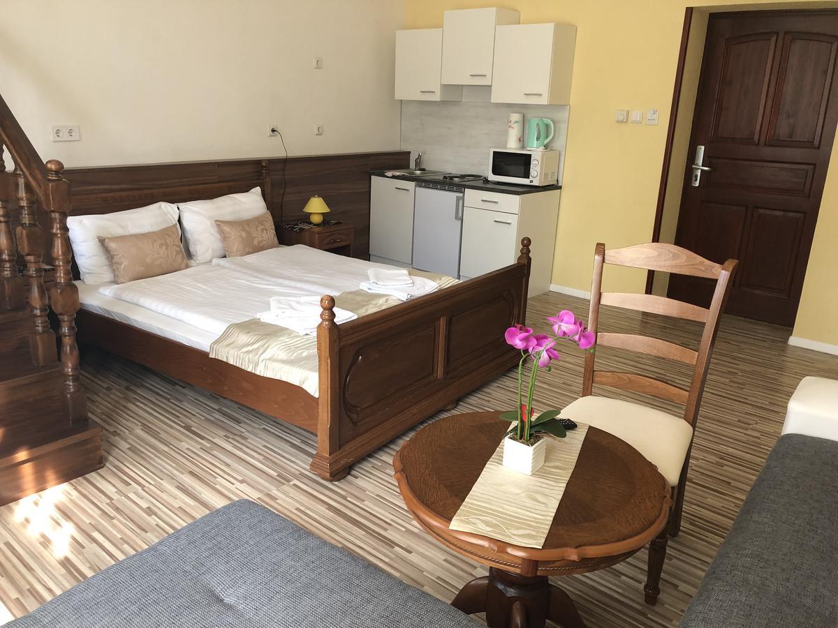 Mosoly Apartman Seghedin Exterior foto