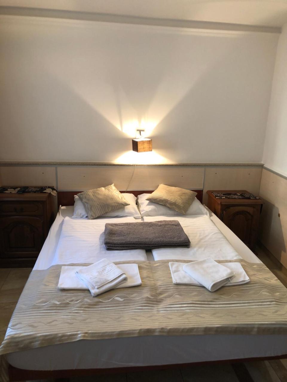 Mosoly Apartman Seghedin Exterior foto